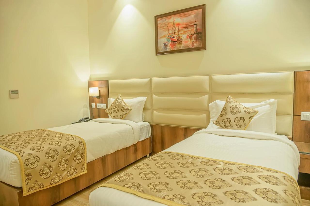 Hotel Hira Inn-10Mins From Railway Station & Bus Station Prayagraj Extérieur photo